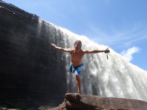 laguna de canaima - ein haufen toller wasserfälle, hinter denen man entlang spazieren kann