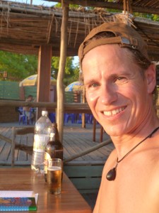 Sonnenuntergang in der Fresse, eiskaltes Bier dazu. So lässt es sich aushalten!