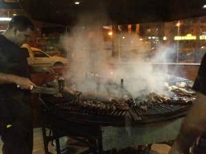 das Herzstück: Asado, argentinischer Volkssport. Kann gut sein, muss nicht!