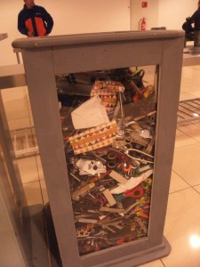 security-check in santiago! schön, dass es noch (so viele) andere Idioten gibt!