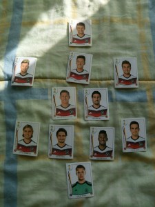 Die WM steht vor der Tür. Ich habe meine Panini-Bilder komplett (fürs deutsche Team). aber wo sind eigentlich die Panini-Bilder der Spielerfrauen??!! wird doch mal Zeit, dass es dafür auch ein Album gibt. Vielleicht querfinanziert vom Playboy?