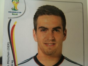 WM-Finale Deutschland - Spanien, Sielstand 2:1, Nachspielzeit, 94. Minute, Sergio Ramos köpft nach einer Ecke den Ball wuchtig ins Tor zum Ausgleich, nein, stopp! Philipp Lahm steht neben dem Pfosten und holzt den Ball auf die Tribüne. Yeahhhh!!!
